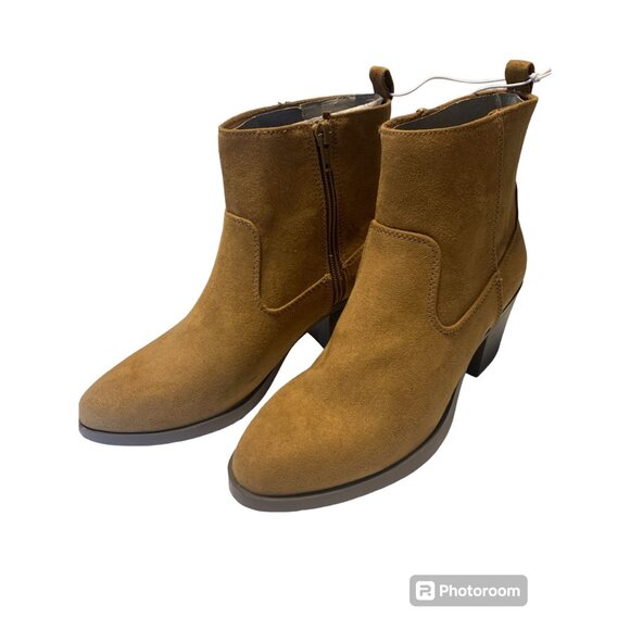 NWT Old Navy Tan Suede Ankle Boots Size 7 Fall Winter - Picture 1 of 5